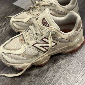 New Balance Beige and Maroon 9060 Sneakers (little kids size 2)